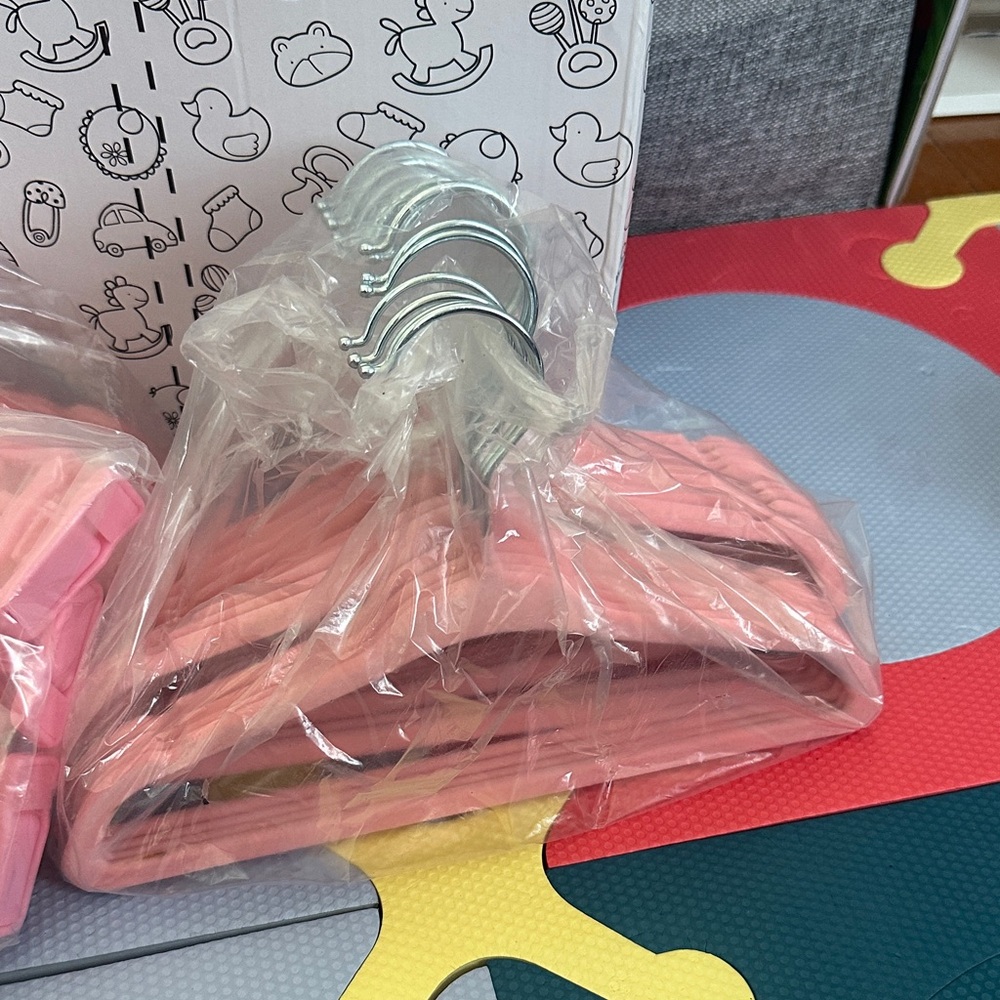 Pink Velvet Hangers Set - Picture 2 of 5